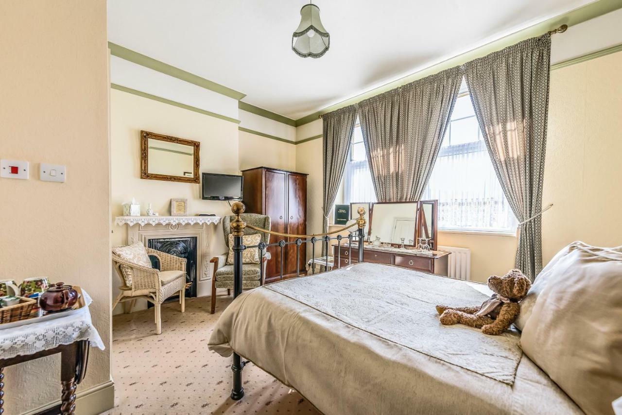 Kenella House Panzió Minehead Kültér fotó